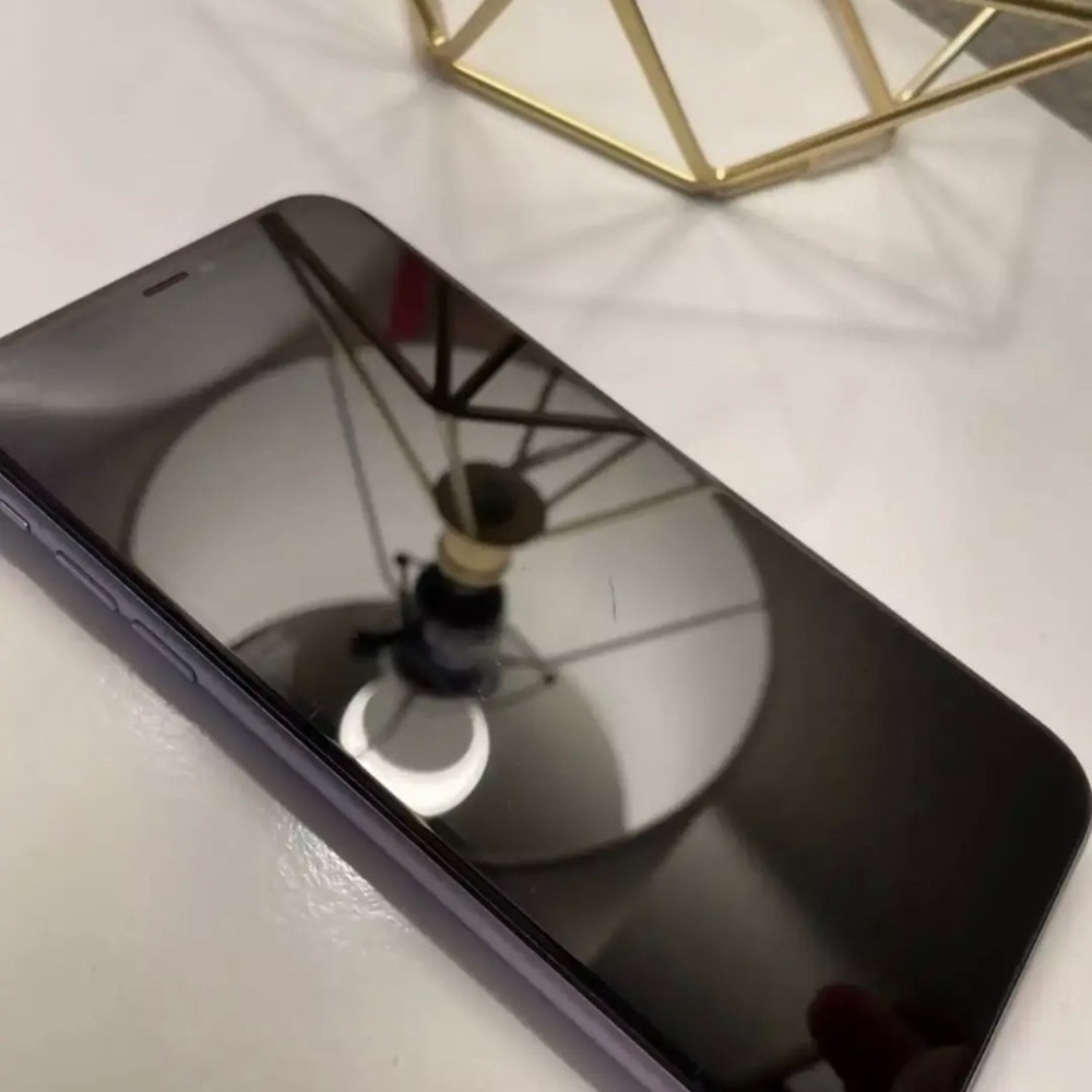 Iphone 11 - Picture 2 of 4